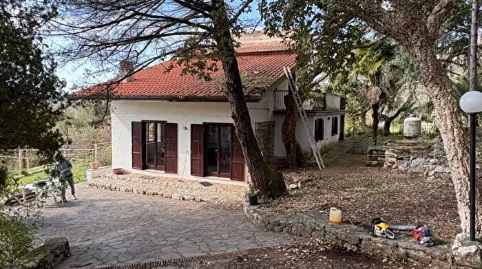 Casa con 8 locali in vendita in Strada Provinciale ItriSperlonga Itri Mare Montagna SemiCentro, Itri