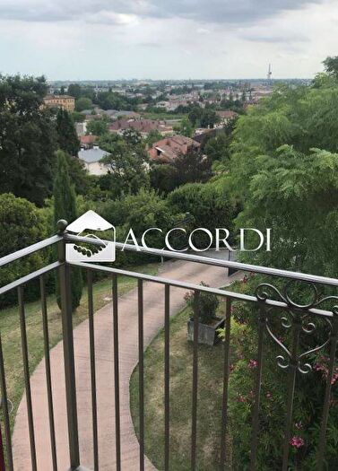 Appartamento con 5 locali in affitto in Corso Giuseppe Mazzini, Centro, Conegliano