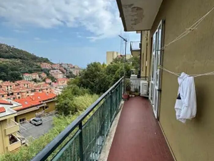 Appartamento trilocale in vendita in Via Giovanni Delfino, Varazze