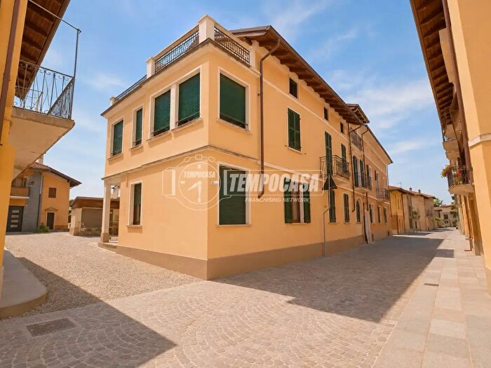 Appartamento trilocale in vendita in Rovasenda