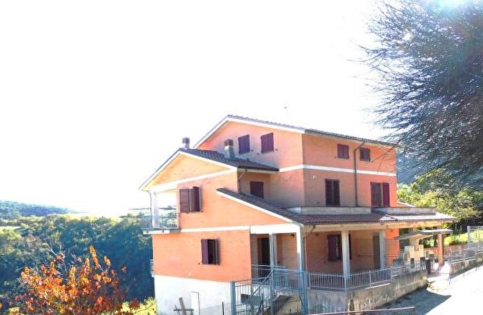 Appartamento con 6 locali in vendita in Frazione Monastero, Cessapalombo