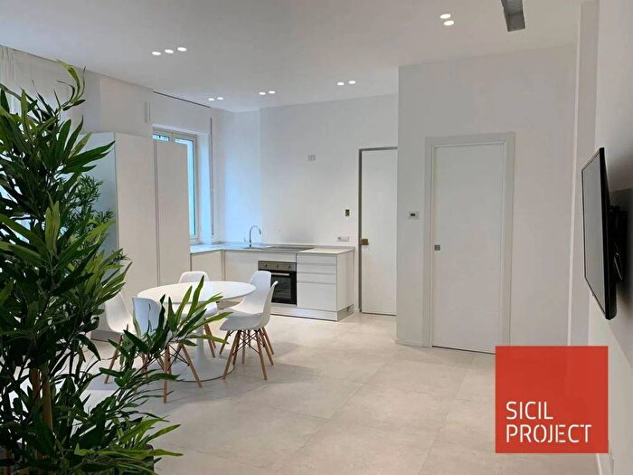 Appartamento trilocale in affitto in Via Generale Vincenzo Magliocco, Tribunale, Palermo