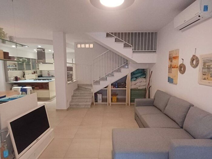 Casa con 6 locali in affitto in via cavour, Pietrasanta