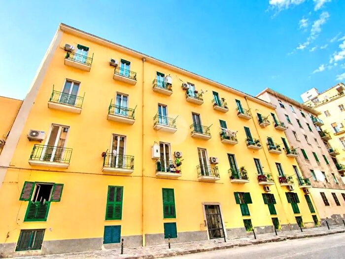Appartamento quadrilocale in vendita in Piazza Vanvitelli, Napoli