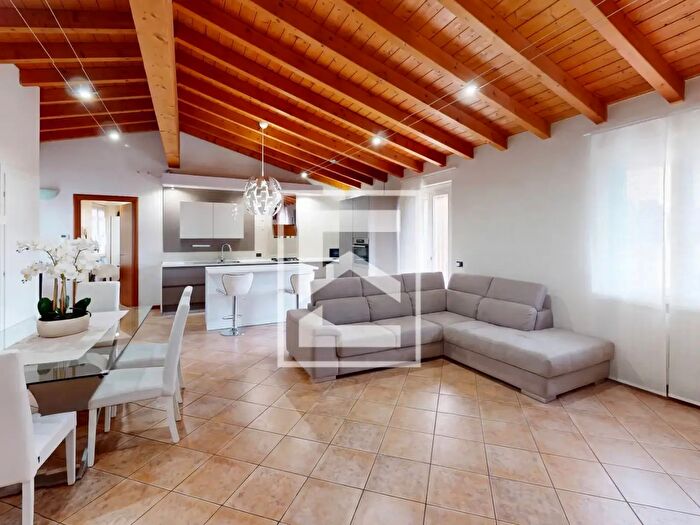 Appartamento trilocale in vendita in Piazza Giuseppe Zanardelli, Calvagese Della Riviera