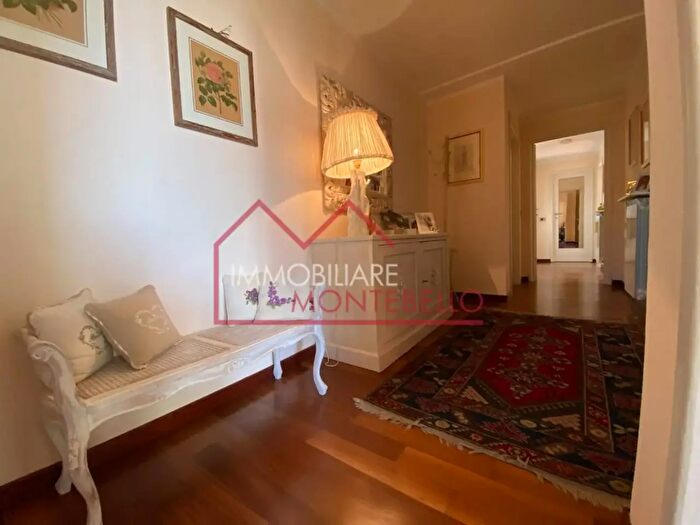 Appartamento con 6 locali in vendita in Vincenzo Gioberti, Viareggio