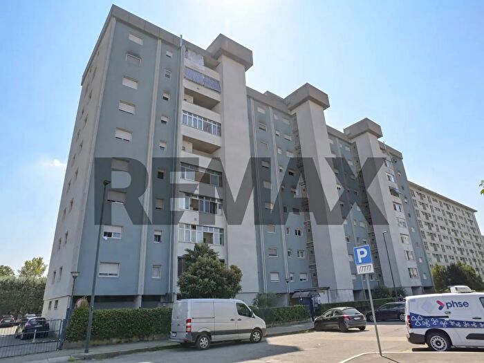 Appartamento trilocale in vendita in Via Petrella, Torino