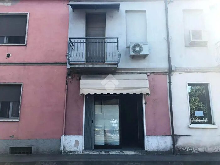 Appartamento monolocale in affitto in Via Nobili, Valle Salimbene