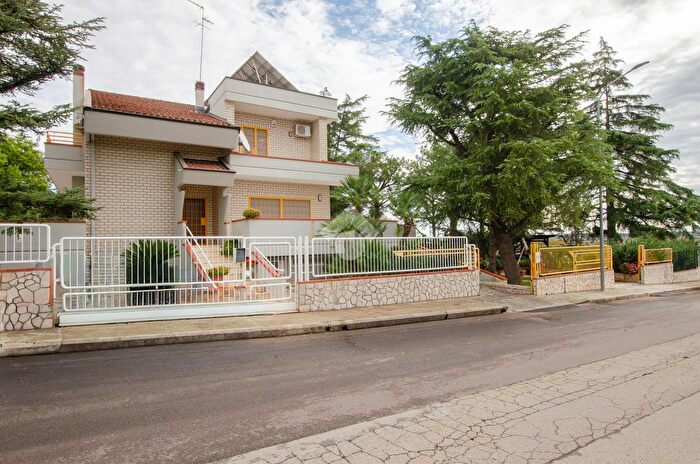 Casa con 5 locali in vendita in Via Lamie di Fatalone, Gioia Del Colle