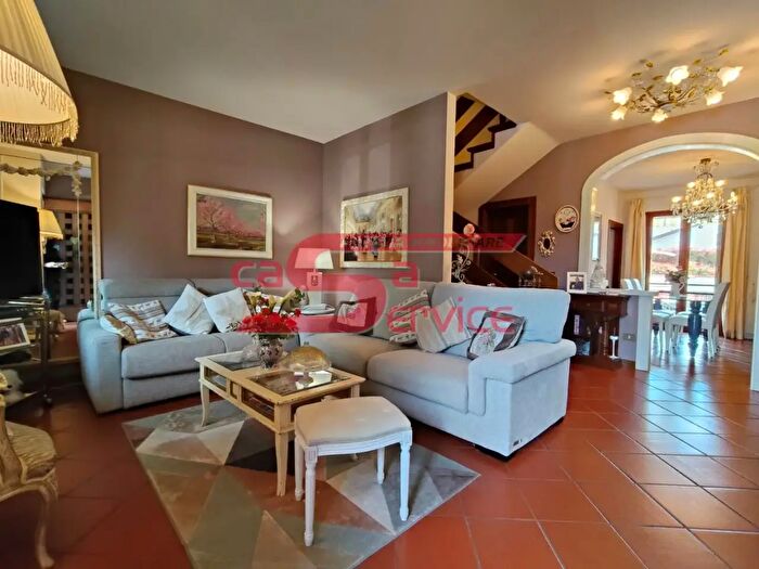 Casa con 6 locali in vendita in Montecatini Terme