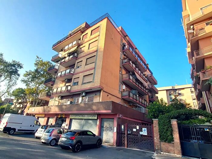 Appartamento bilocale in vendita in Via Scarperia, Roma