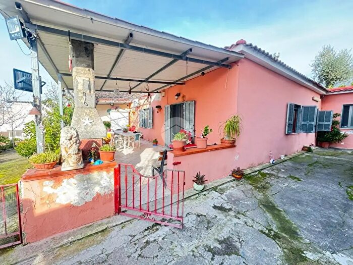 Casa quadrilocale in vendita in Via Boccea, Torre Del Greco