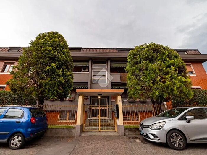 Appartamento trilocale in vendita in Via Pordenone, Paderno Dugnano