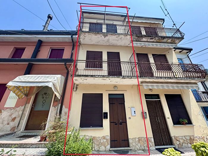 Casa trilocale in vendita in Via Roma, Arcugnano