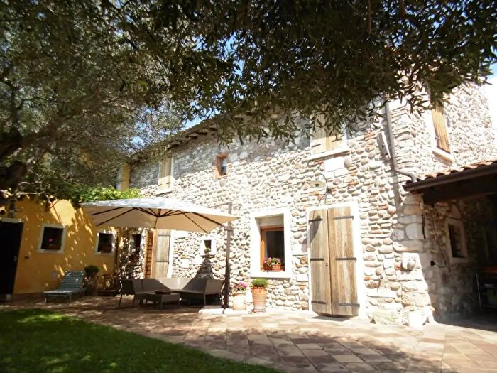 Casa quadrilocale in vendita in Via Villa, Rivoli Veronese