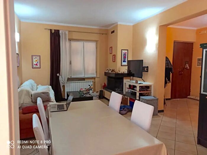 Casa con 13 locali in vendita in Sarzana