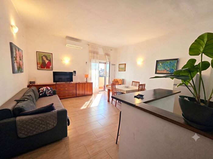 Appartamento trilocale in affitto in Via Vicinale Croce di Piperno, Soccavo, Napoli