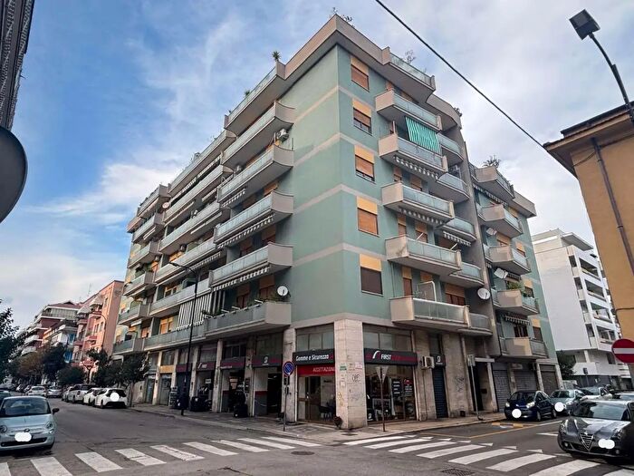 Appartamento con 7 locali in vendita in Via Raffaello Sanzio, Pescara