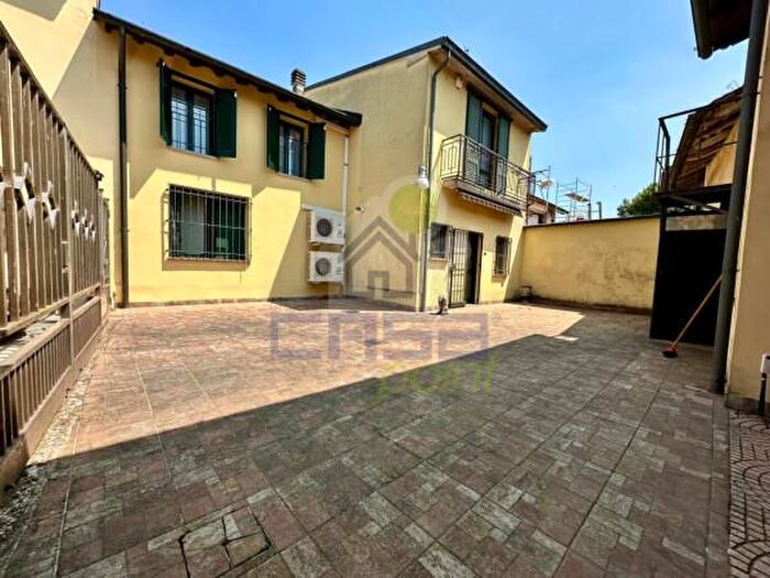 Case in Vendita e in Affitto - 2