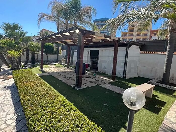 Casa con 10 locali in vendita in Sciacca