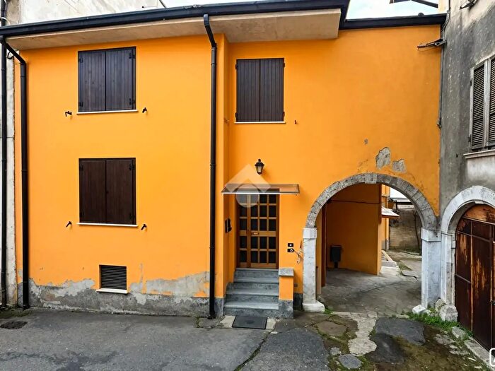 Casa bilocale in vendita in Via Ronco, Serle