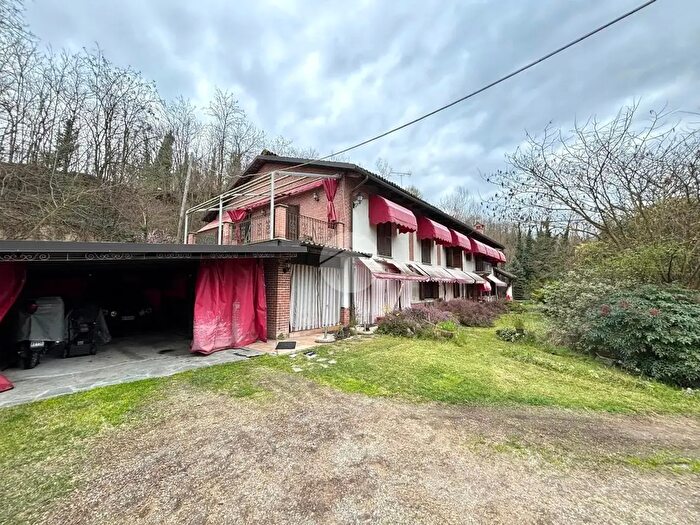 Casa con 12 locali in vendita in Località Vercellini, Frinco