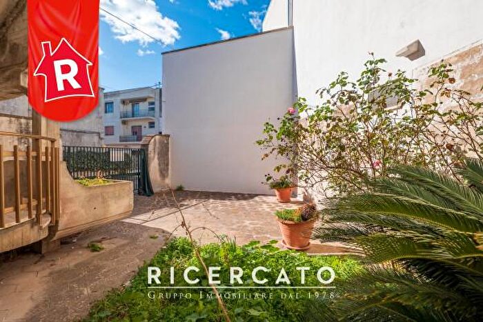 Casa con 6 locali in vendita in Via Leonardo da Vinci, Martano