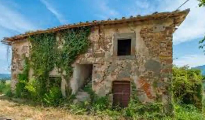 Casa con 14 locali in vendita in San Giuliano Terme