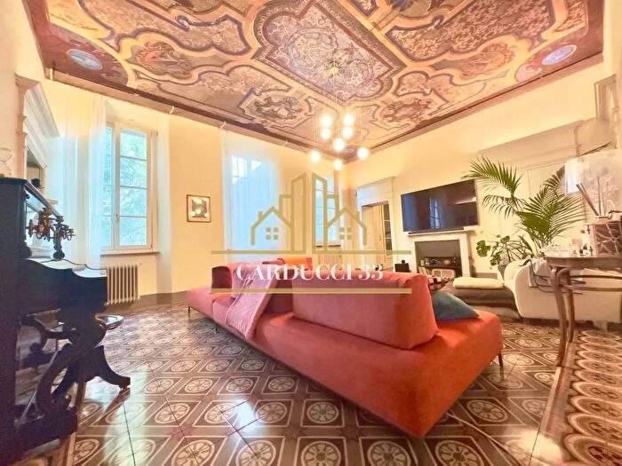 Appartamento con 9 locali in vendita in Tortona