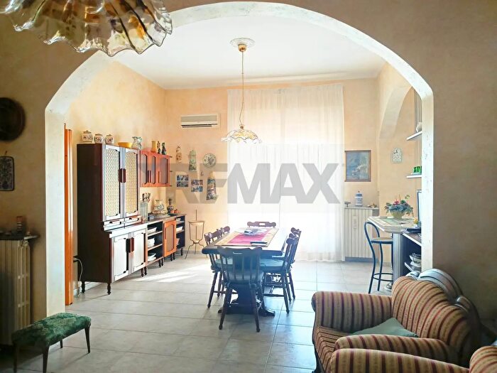 Appartamento con 6 locali in vendita in Via Giosuè Carducci, Torchiarolo