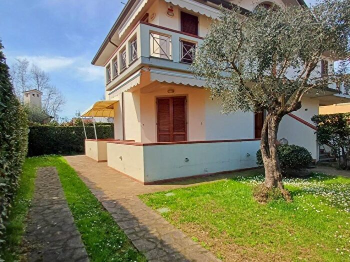 Casa con 6 locali in affitto in via viviani, Pietrasanta