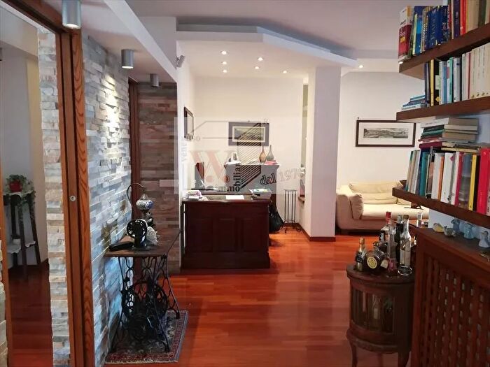 Appartamento con 6 locali in vendita in Viale Colli Aminei, Napoli