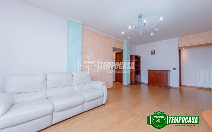 Appartamento trilocale in vendita in Via Arturo Penitenti, Piacenza