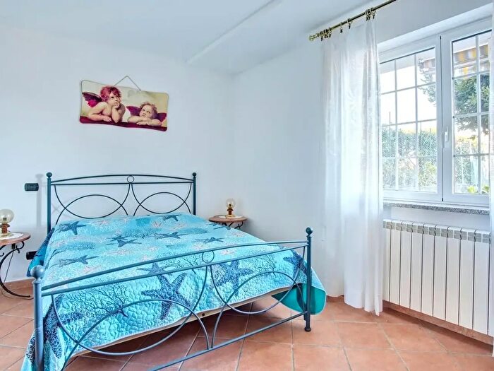 Casa con 17 locali in vendita in Via Alexander Fleming, Maccagno con Pino e Veddasca