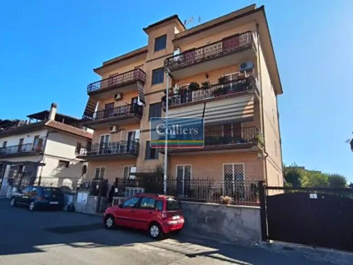 Appartamento trilocale in affitto in Via Campi Salentina, Roma