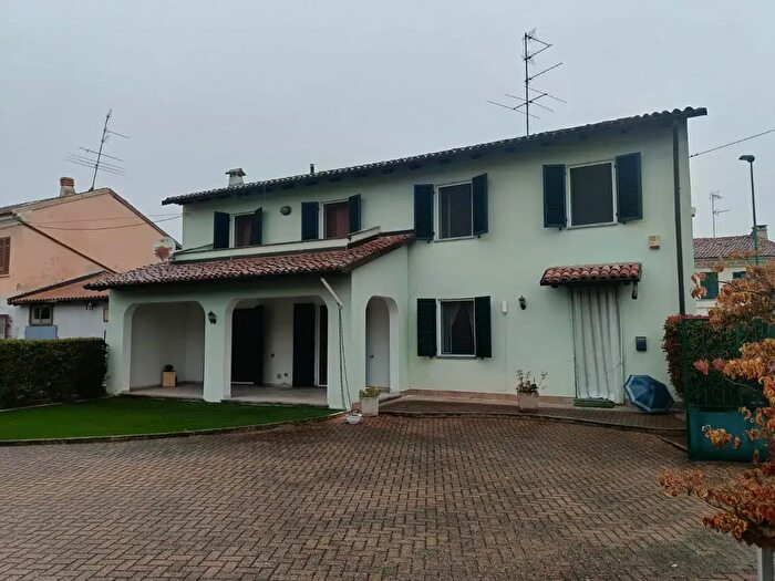 Casa trilocale in vendita in Cantone Brina, Casale Monferrato