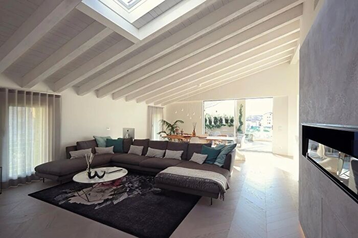 Appartamento con 5 locali in vendita in Via Euganea, Padova