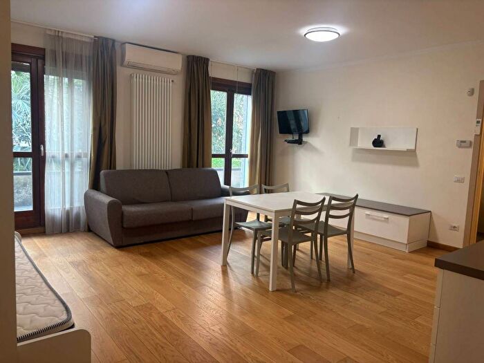 Appartamento monolocale in affitto in Via Salasco, Bocconi, Milano