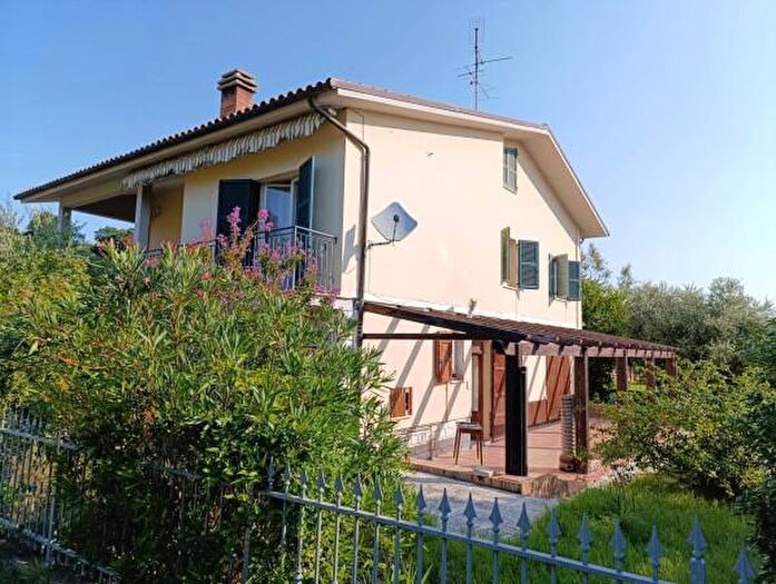 Casa trilocale in vendita in Contrada Campanelle, San Ginesio