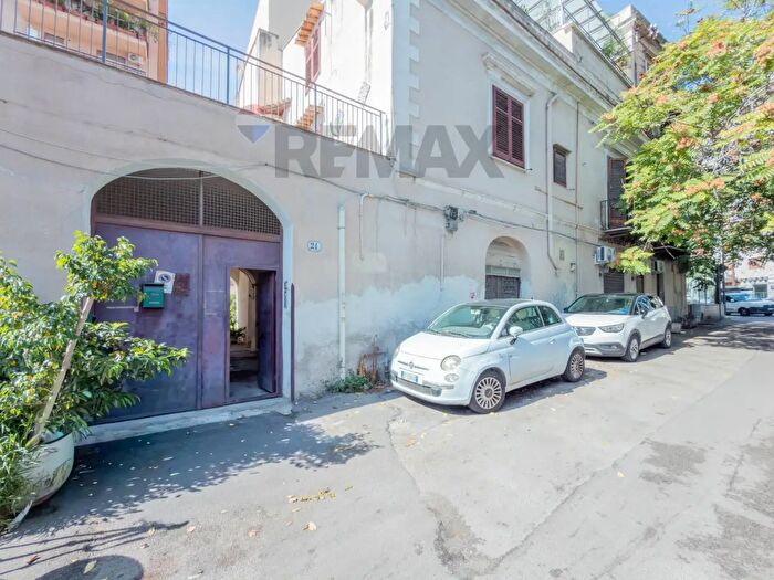 Appartamento trilocale in vendita in Via Sampolo, Palermo