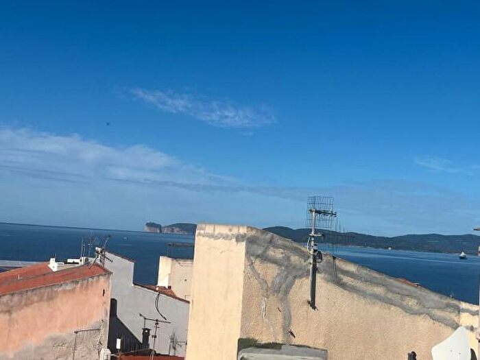 Appartamento con 5 locali in vendita in Via Gilbert Ferret, Alghero