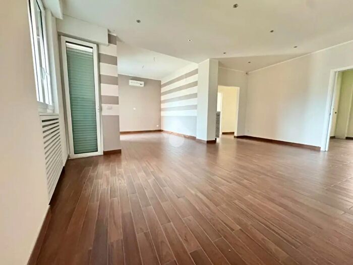 Appartamento quadrilocale in affitto in Via Aristosseno, Bari