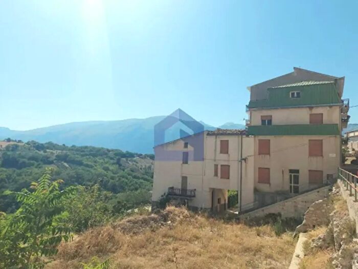 Casa con 6 locali in vendita in Gessopalena