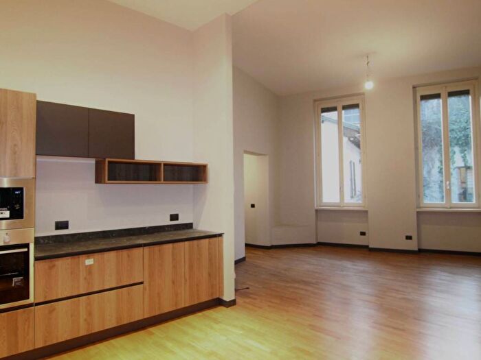 Appartamento trilocale in affitto in Via Cerva, Borgogna Largo Augusto, Milano