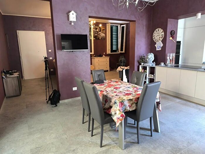 Casa con 10 locali in vendita in Firenze