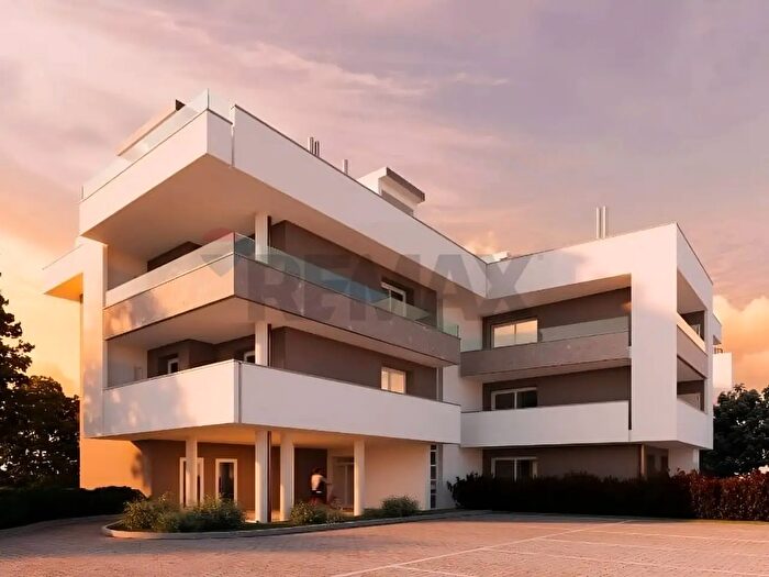 Appartamento trilocale in vendita in Via Pregnana, Rho