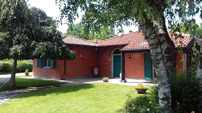 Casa con 7 locali in vendita in Fossano