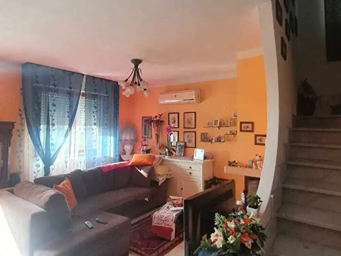 Appartamento con 6 locali in affitto in Aulla