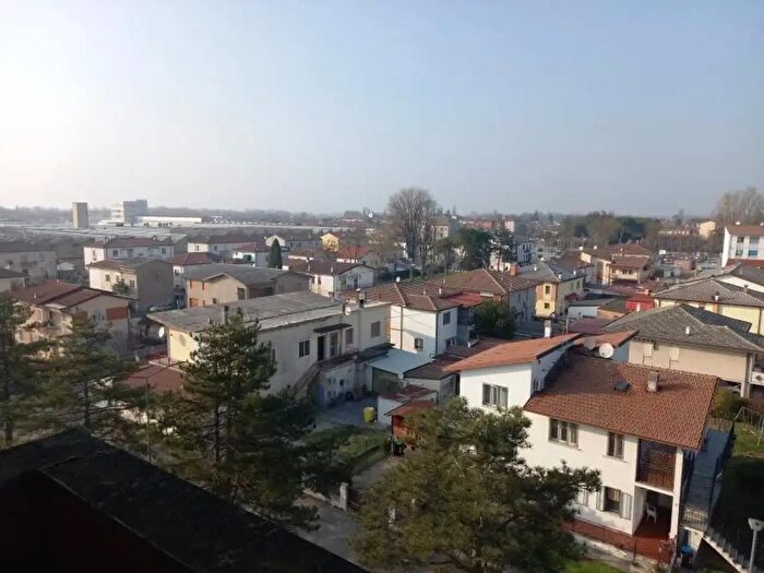 Appartamento con 8 locali in vendita in Via Palmiro Togliati, Copparo