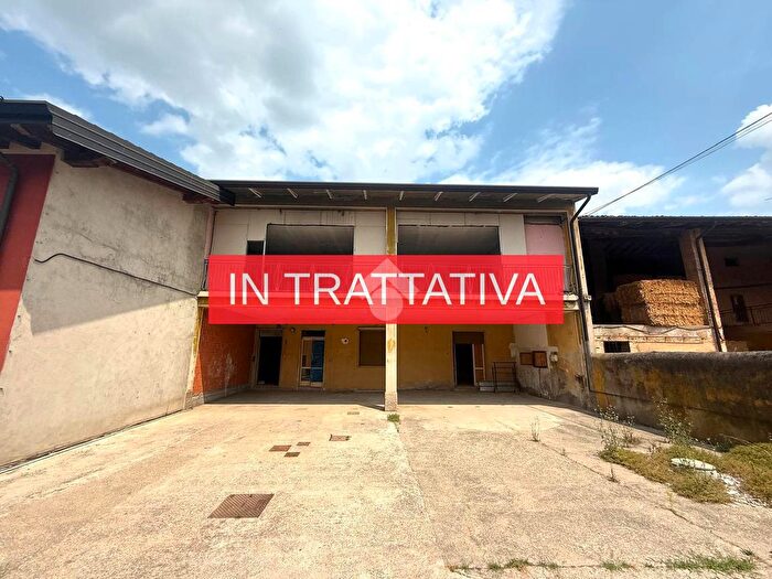 Casa con 10 locali in vendita in Via Rovato, Castrezzato